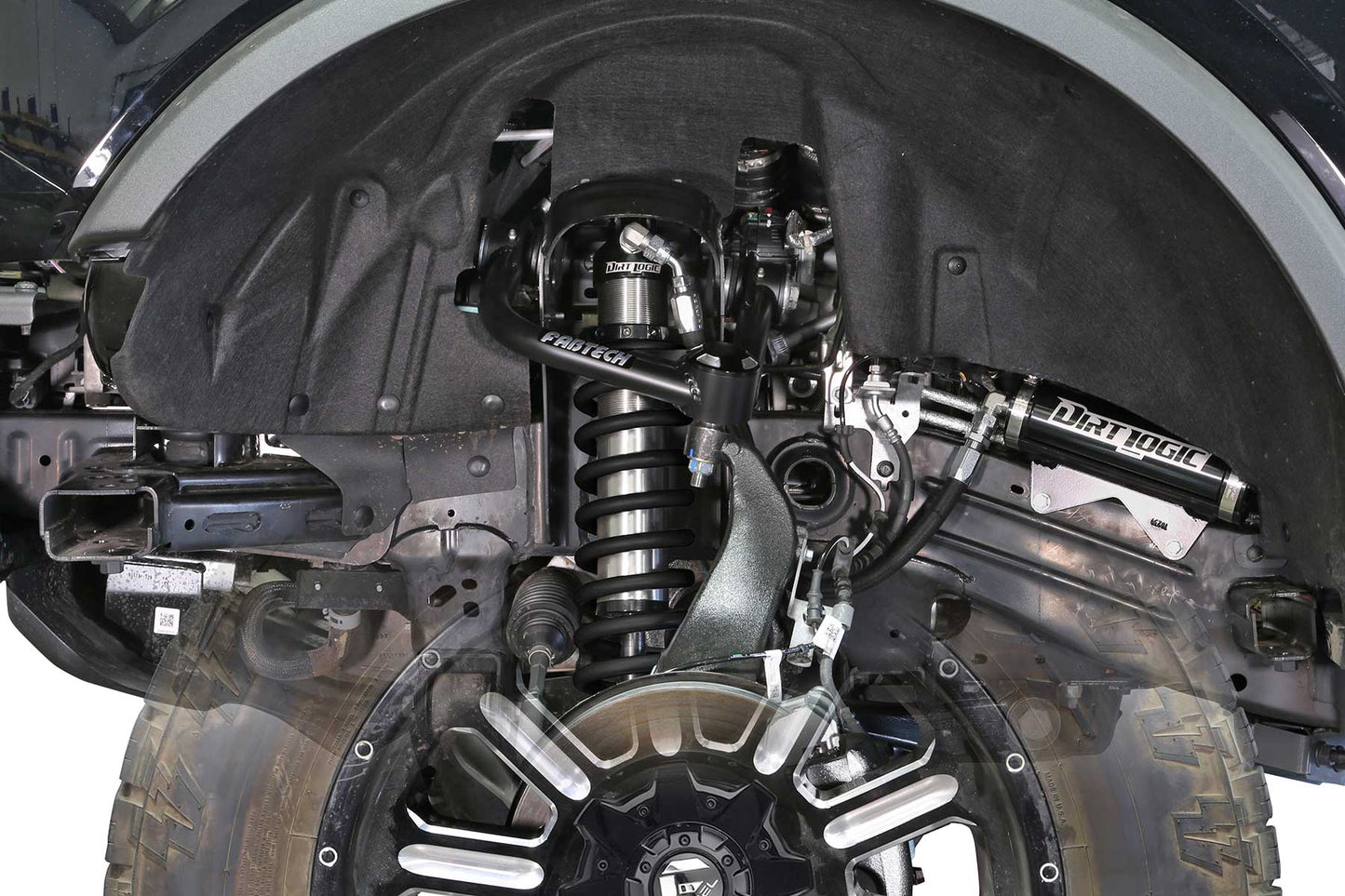 Fabtech - 3″ UNIBALL UCA LIFT KIT – FRONT DIRT LOGIC 2.5 RESI COILOVERS & REAR DIRT LOGIC RESI COILOVERS